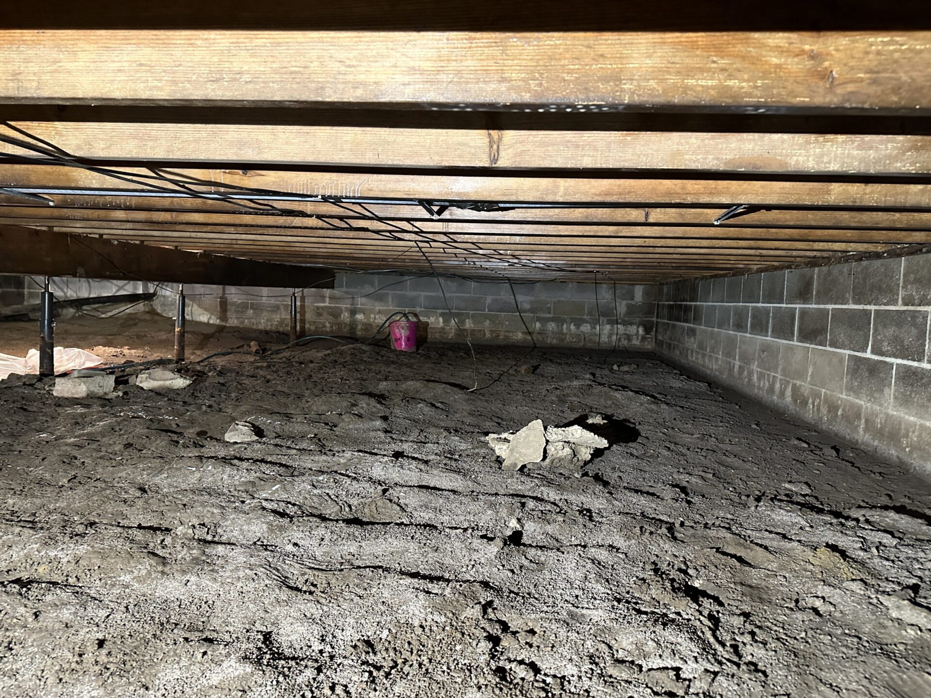 Foundation Repair_Support_Columns_Crawl_Space_Before