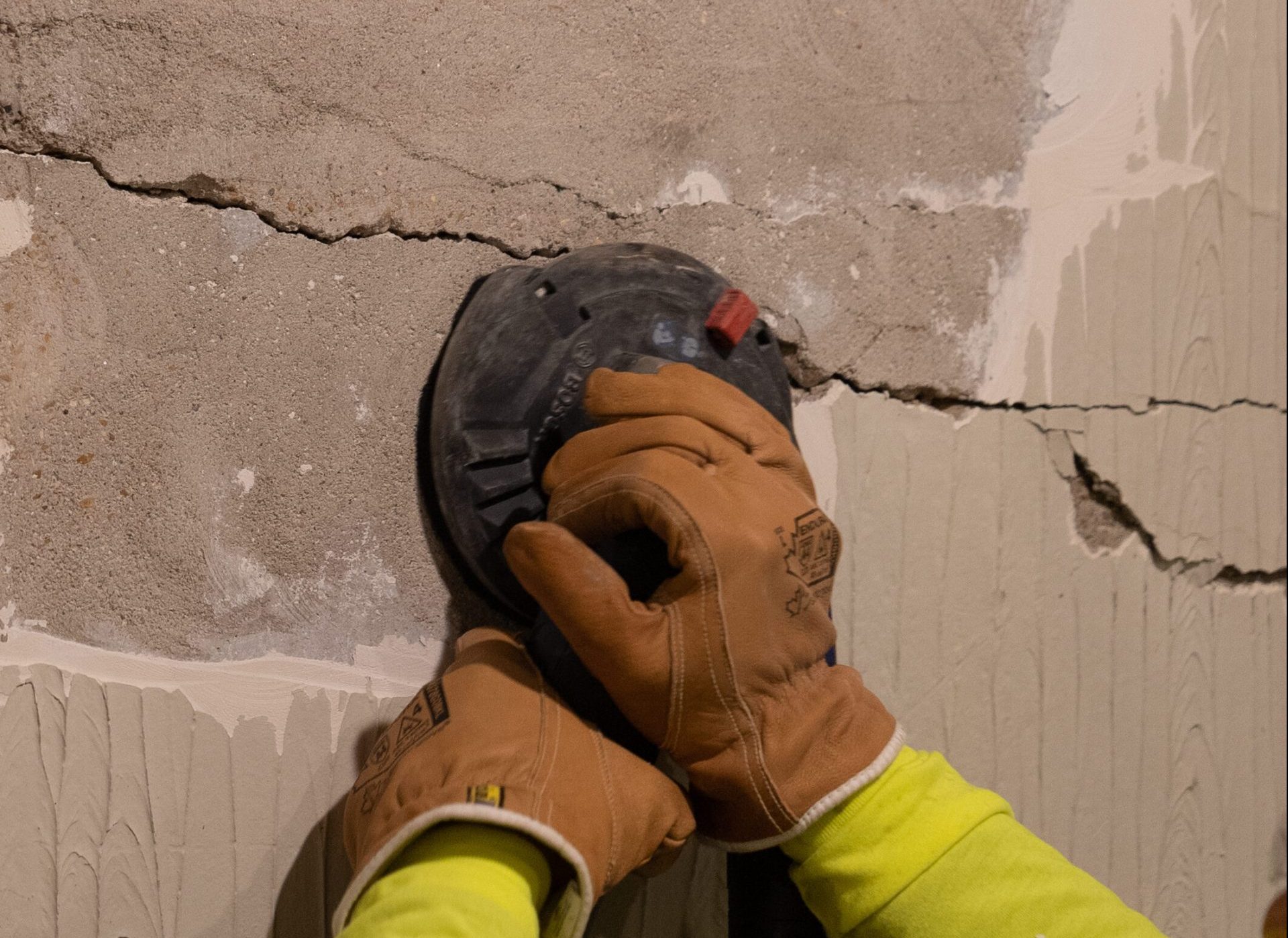 Foundation_Crack_Repair_Helitech-e1695160045266-scaled-e1728570087678