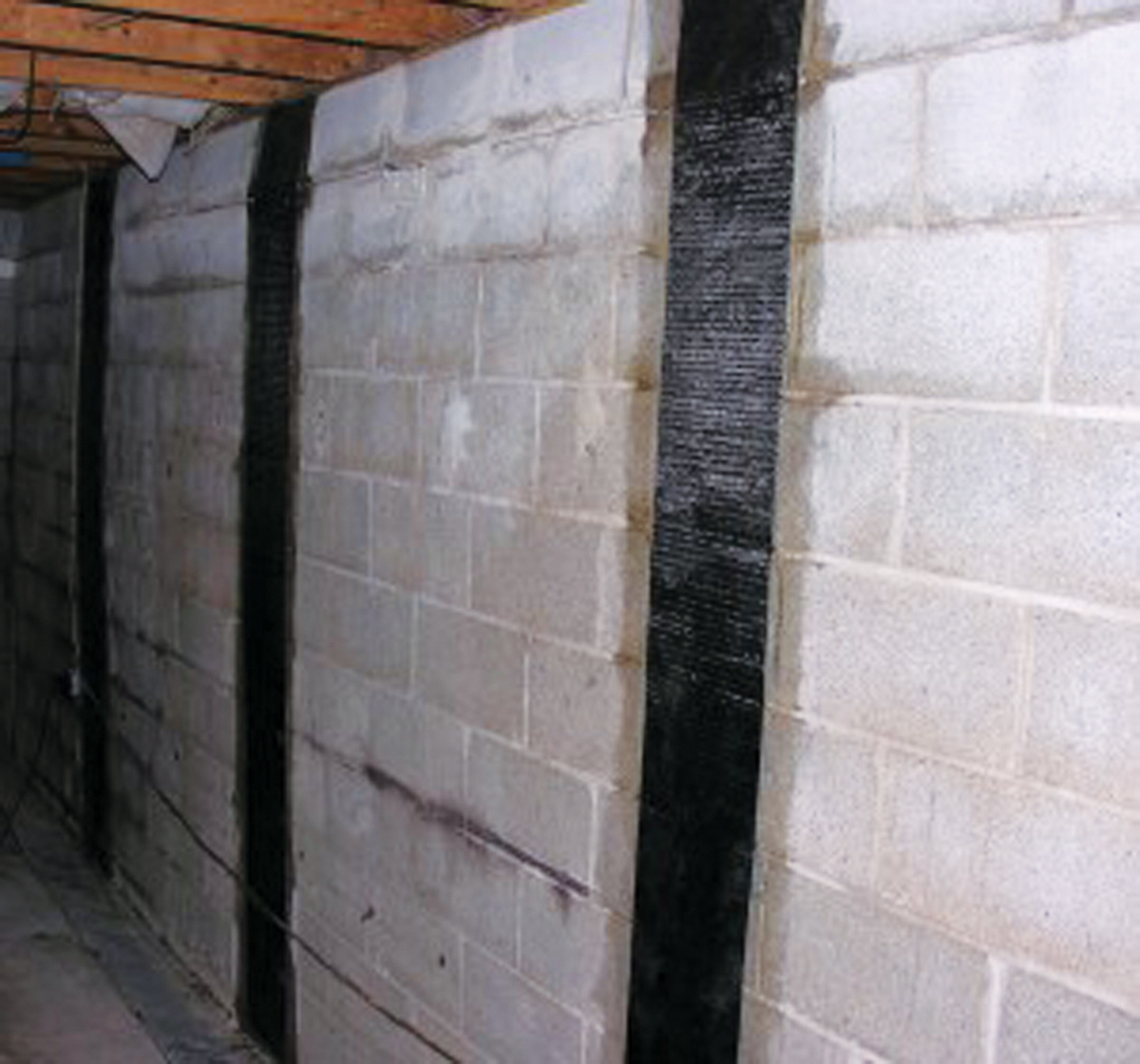 Helitech carbon fiber reinforcement system for structural crack repair