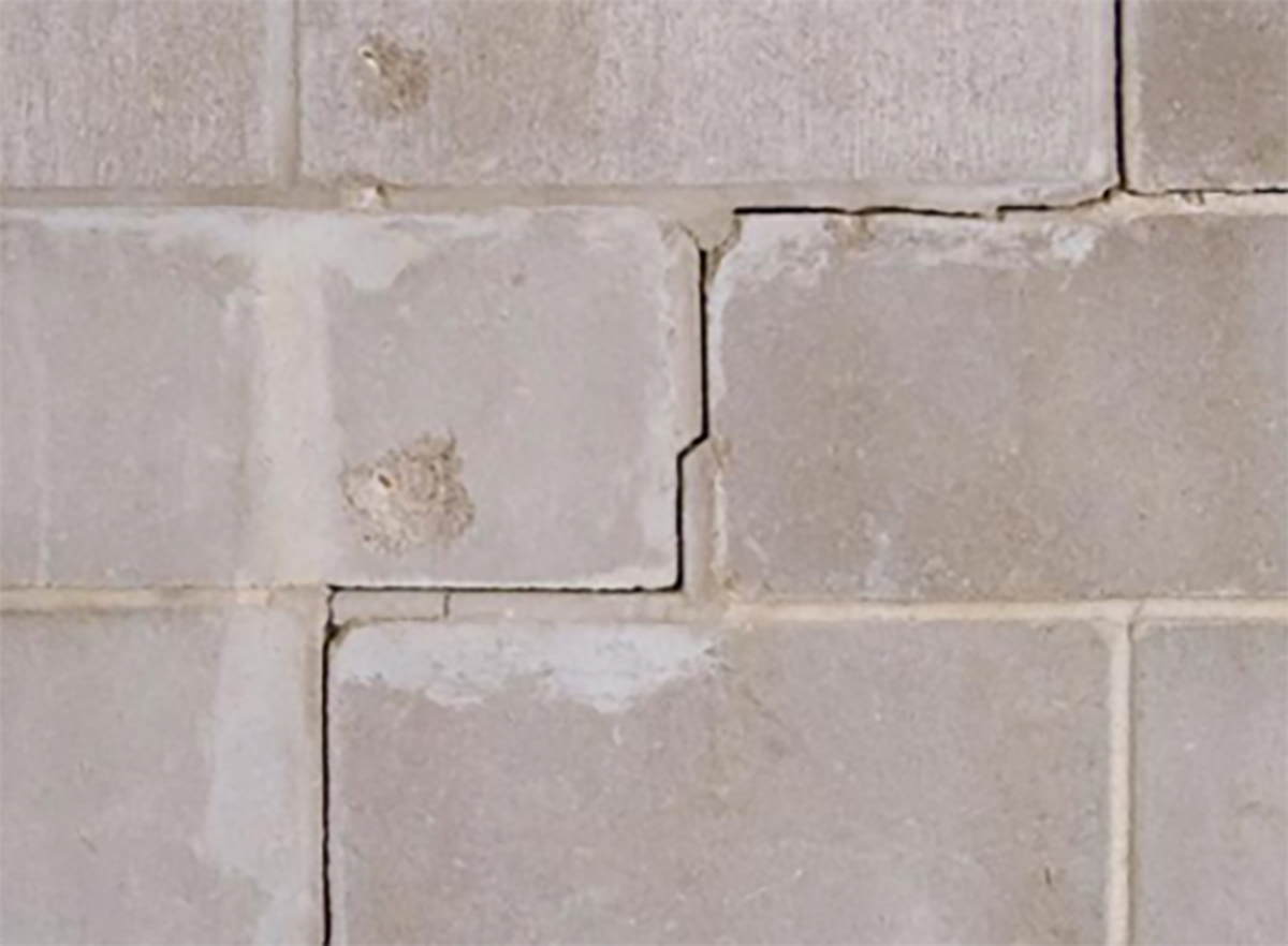 stair-step-foundation-crack-400x294-1